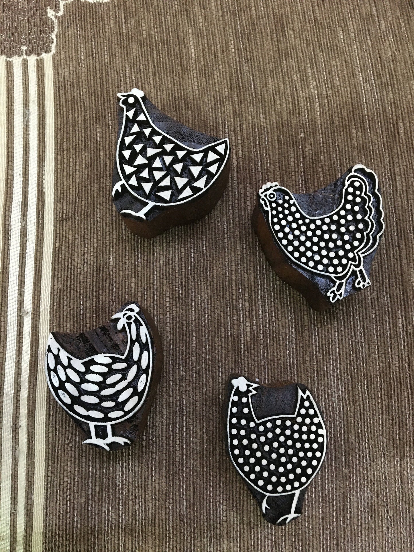 Funny Chickens Indian Artistic Handicraft Items Wooden Printing Block, pottery stamp ceramic mold tjap batik printing floral carved stamps.