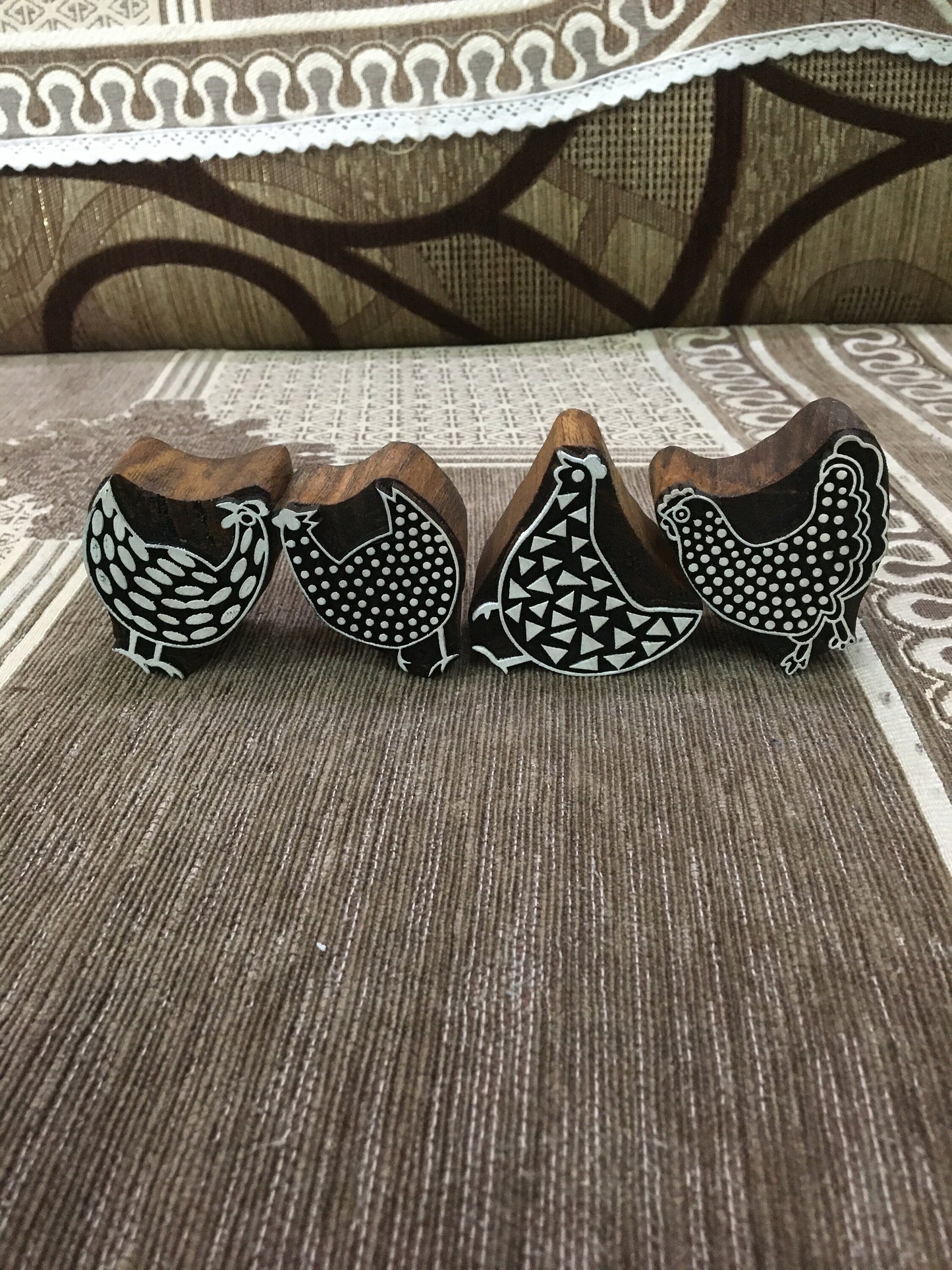 Funny Chickens Indian Artistic Handicraft Items Wooden Printing Block, pottery stamp ceramic mold tjap batik printing floral carved stamps.