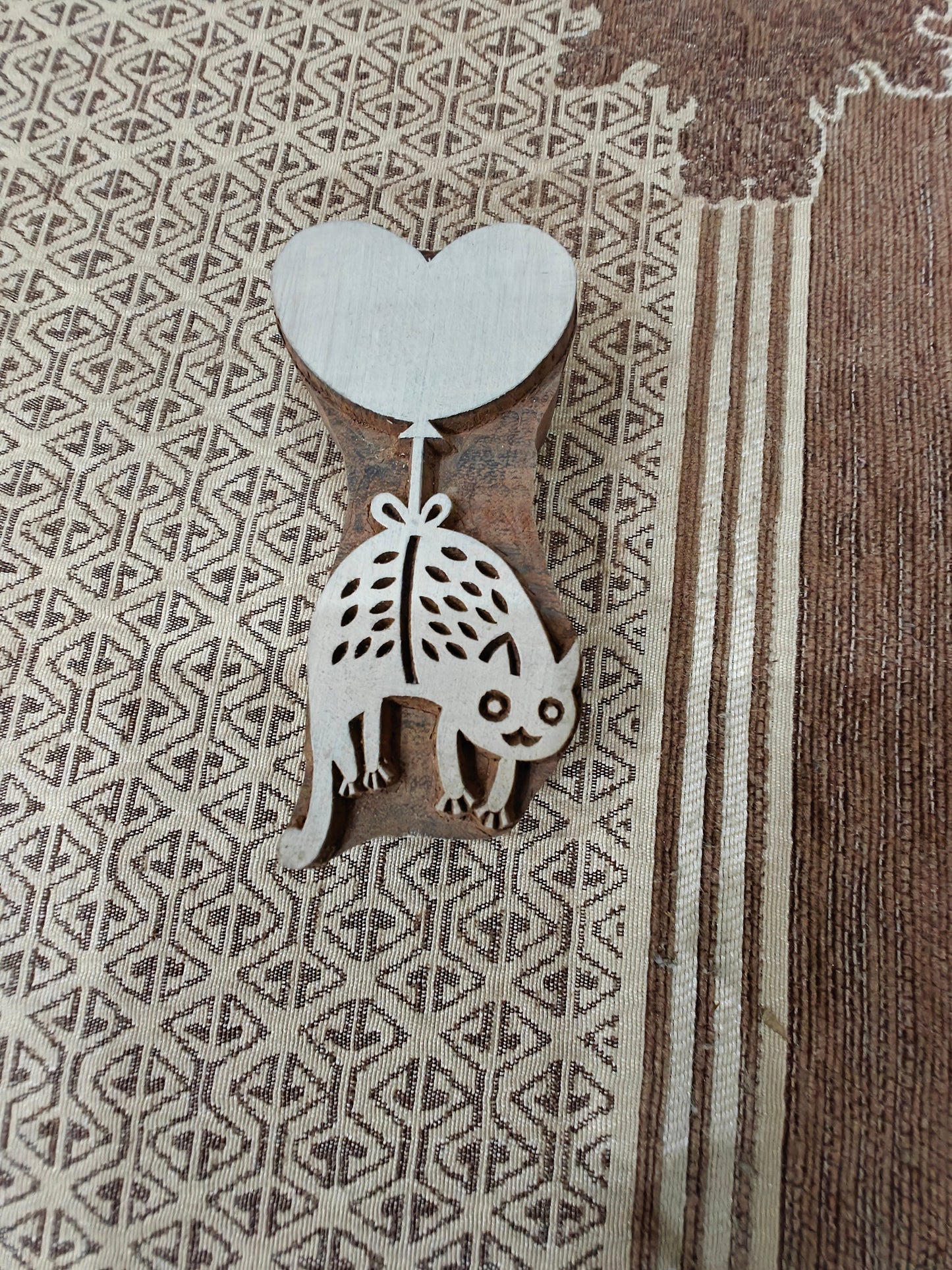 Hanging Cat On An Heart Balloon pottery stamp ceramic mold scrapbooking tjap batik printing floral carved stamps.